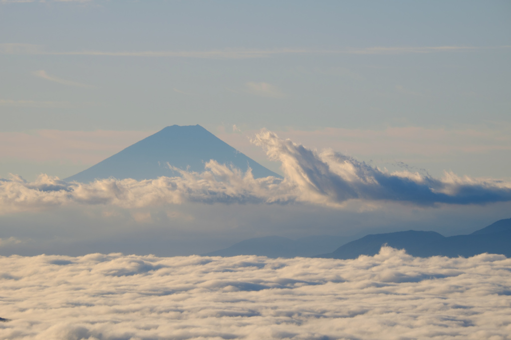 日の当たる雲海