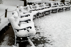 雪のベンチ