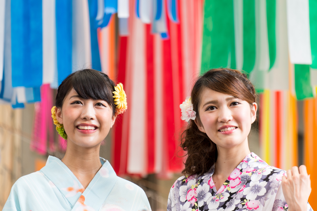 七夕飾りと浴衣美人