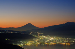 朝焼けの富士と諏訪湖夜景