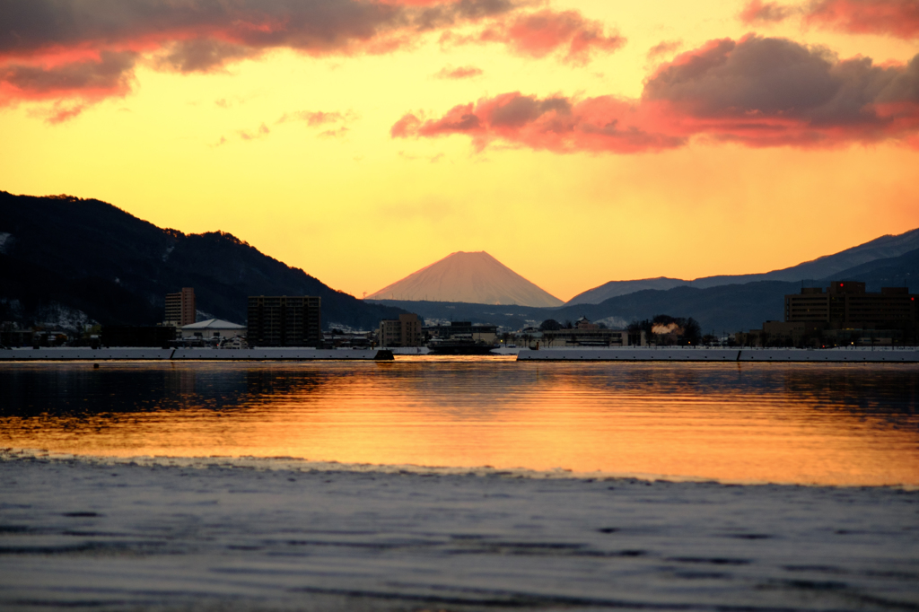 朝焼けの富士山