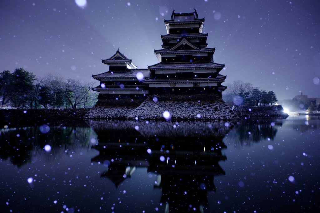 雪の松本城・朝5時