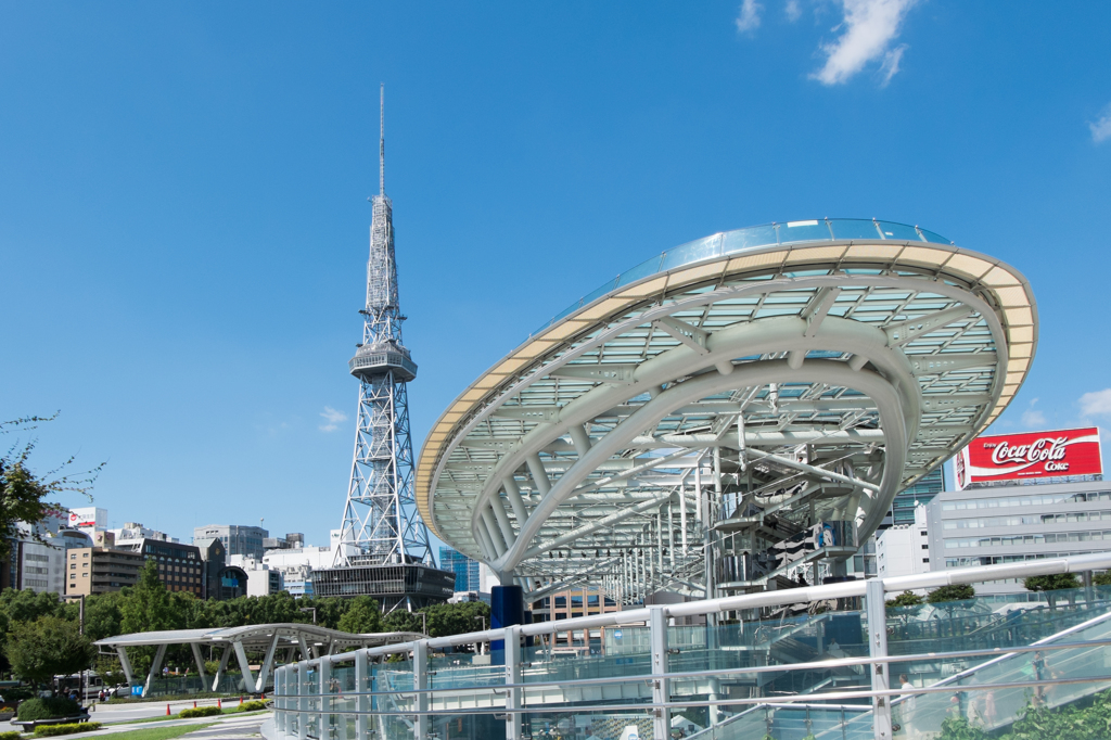 水の宇宙船とテレビ塔