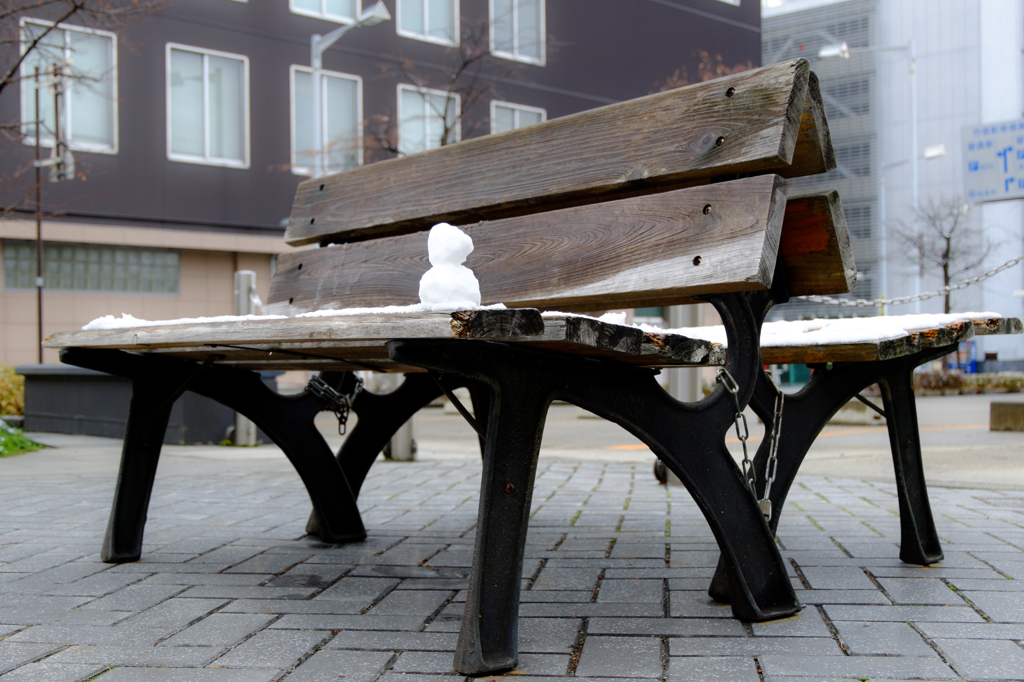 雪だるまの座るベンチ