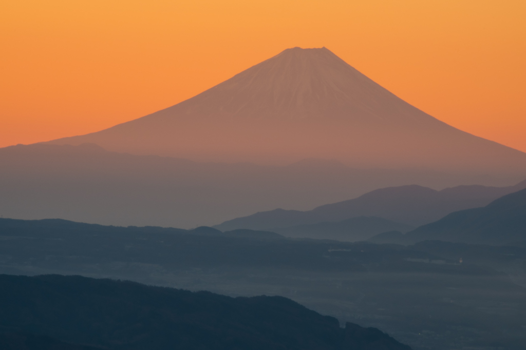 朝、高ボッチから望む