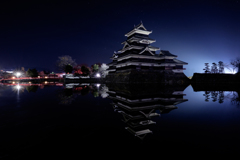闇に浮かぶ国宝