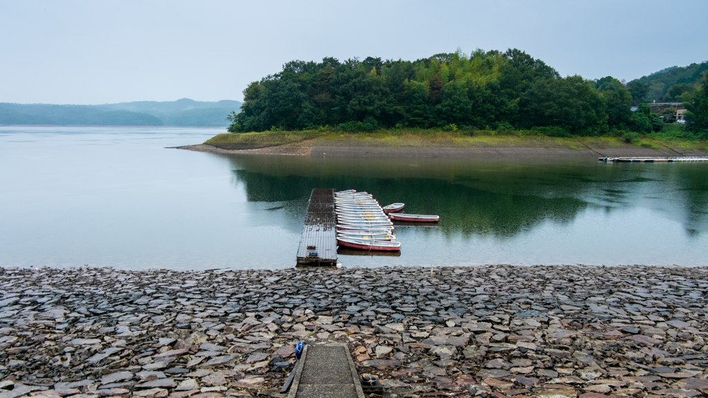 雨の桟橋