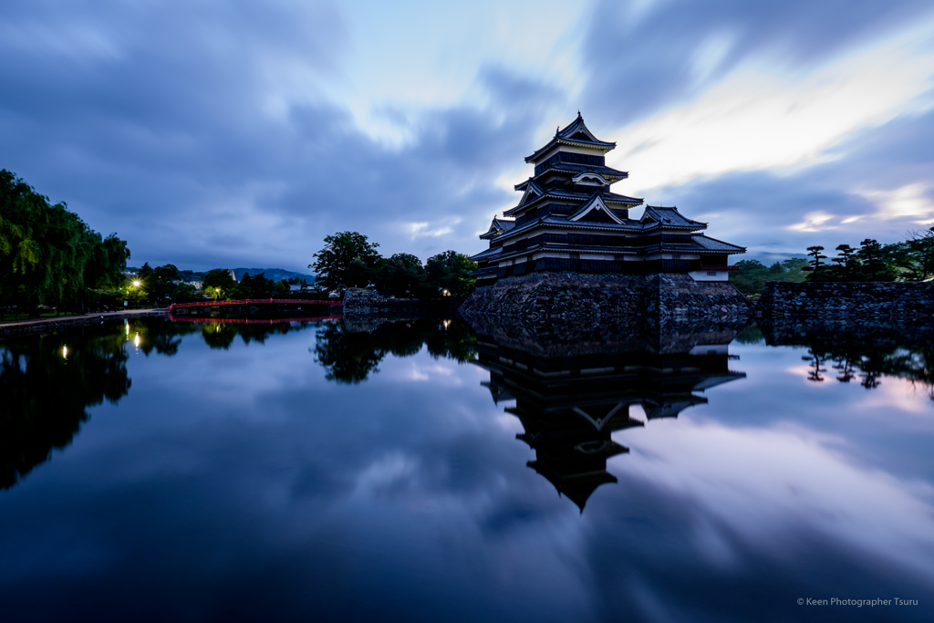 朝の城
