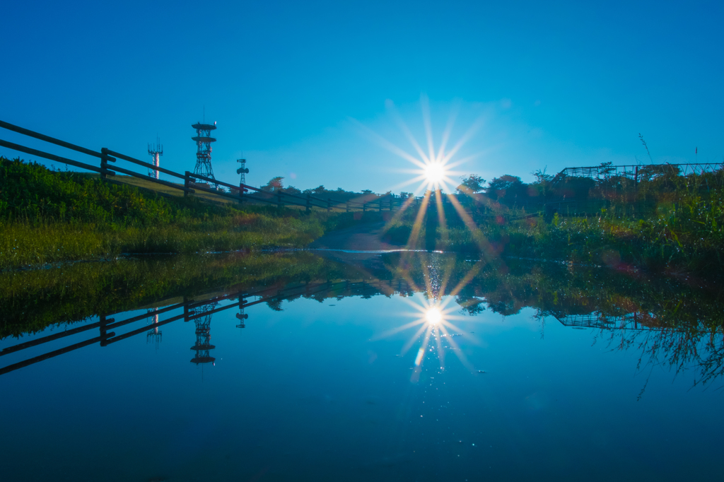 高ボッチ牧場から見る電波塔と太陽