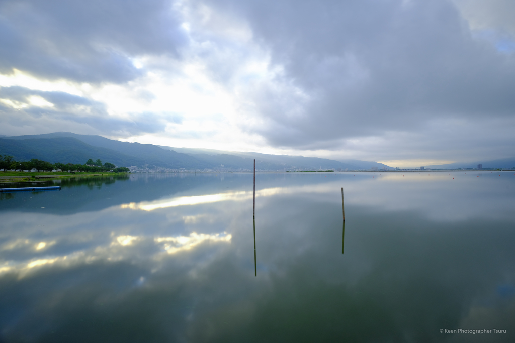 空を写す湖面