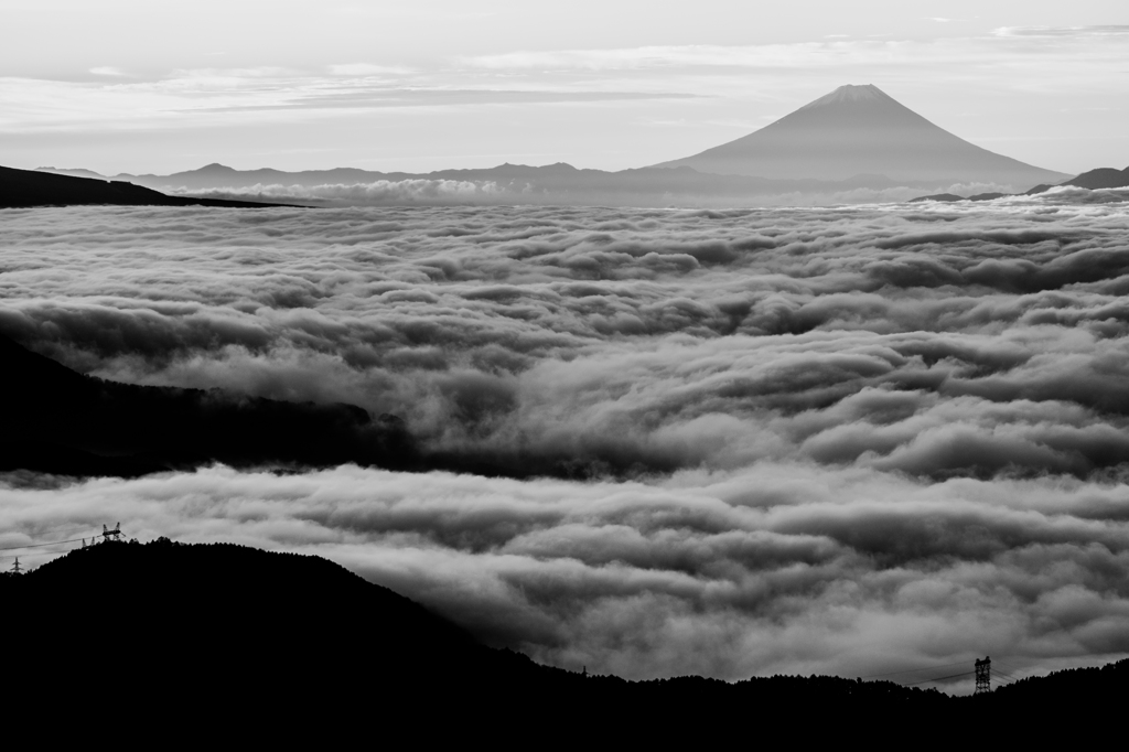 荒海の向こうにBW