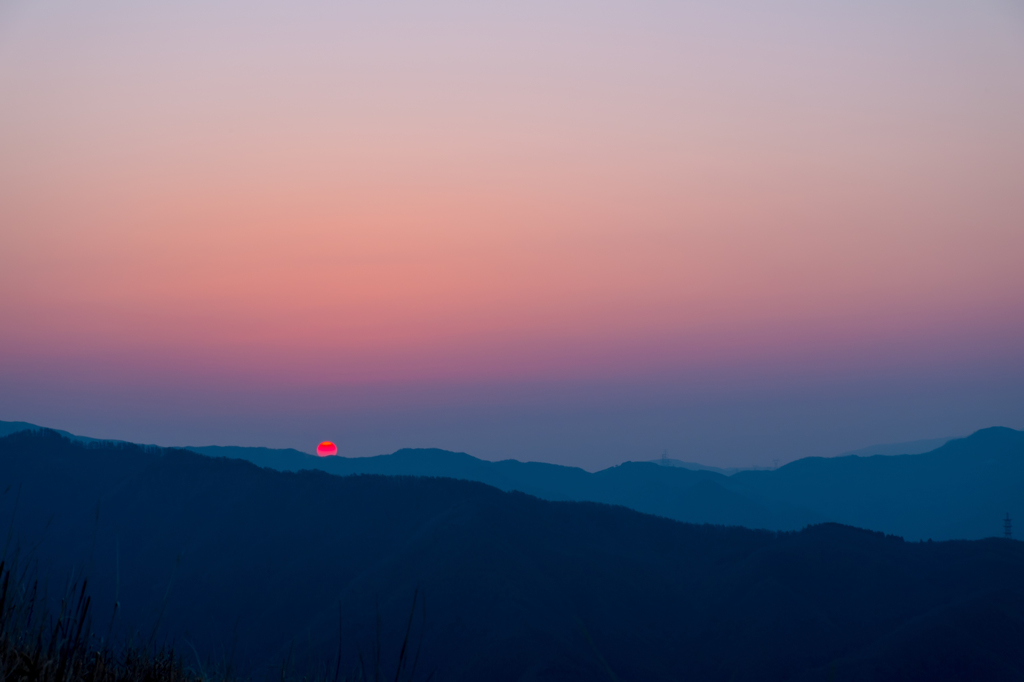 高ボッチ山頂から日の出を望む