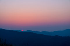 高ボッチ山頂から日の出を望む