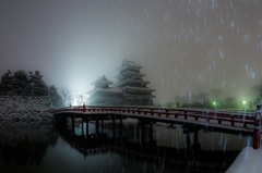 雪の松本城 埋橋