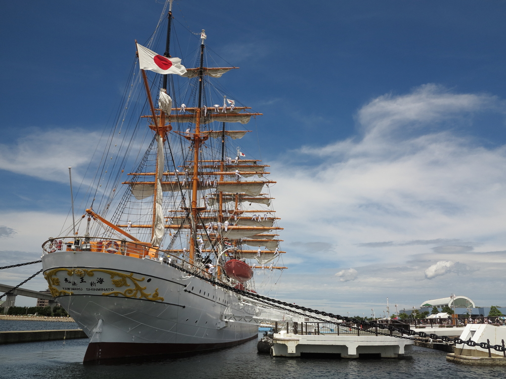 海の日の総帆展帆