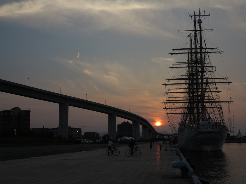 夕陽の海王丸2世