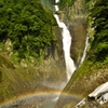称名滝にかかる虹