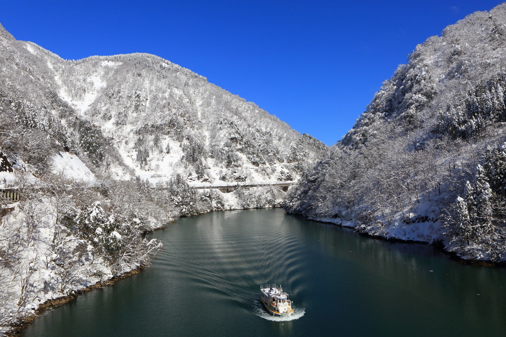 雪の庄川峡