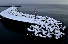 消波ブロックの雪模様