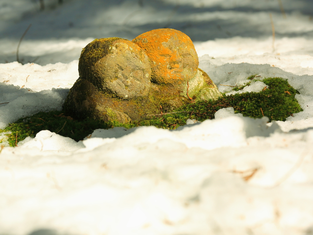 雪のわらべ地蔵