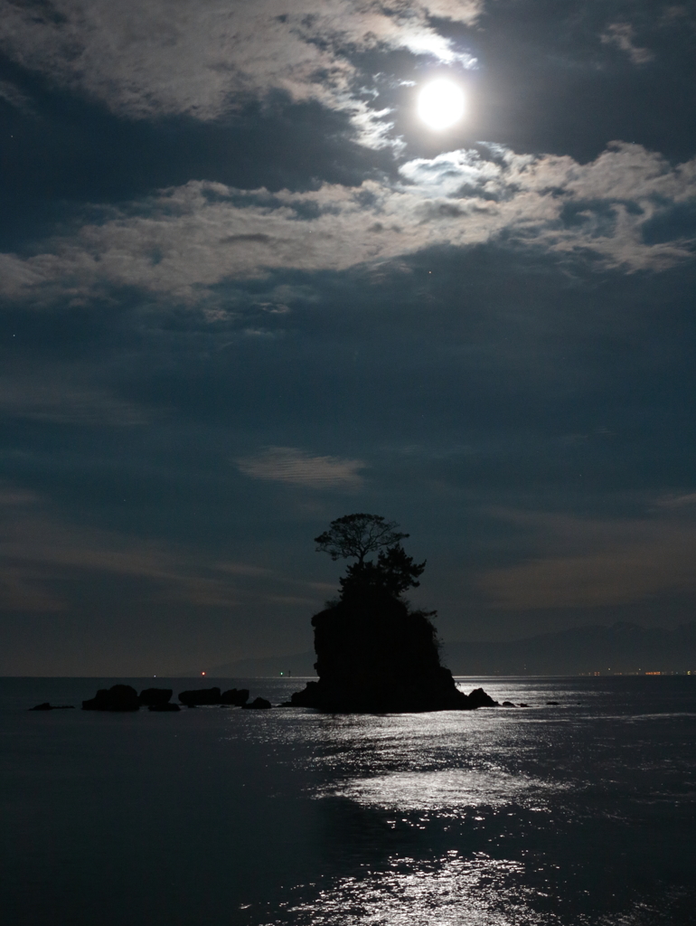 雨晴海岸の満月