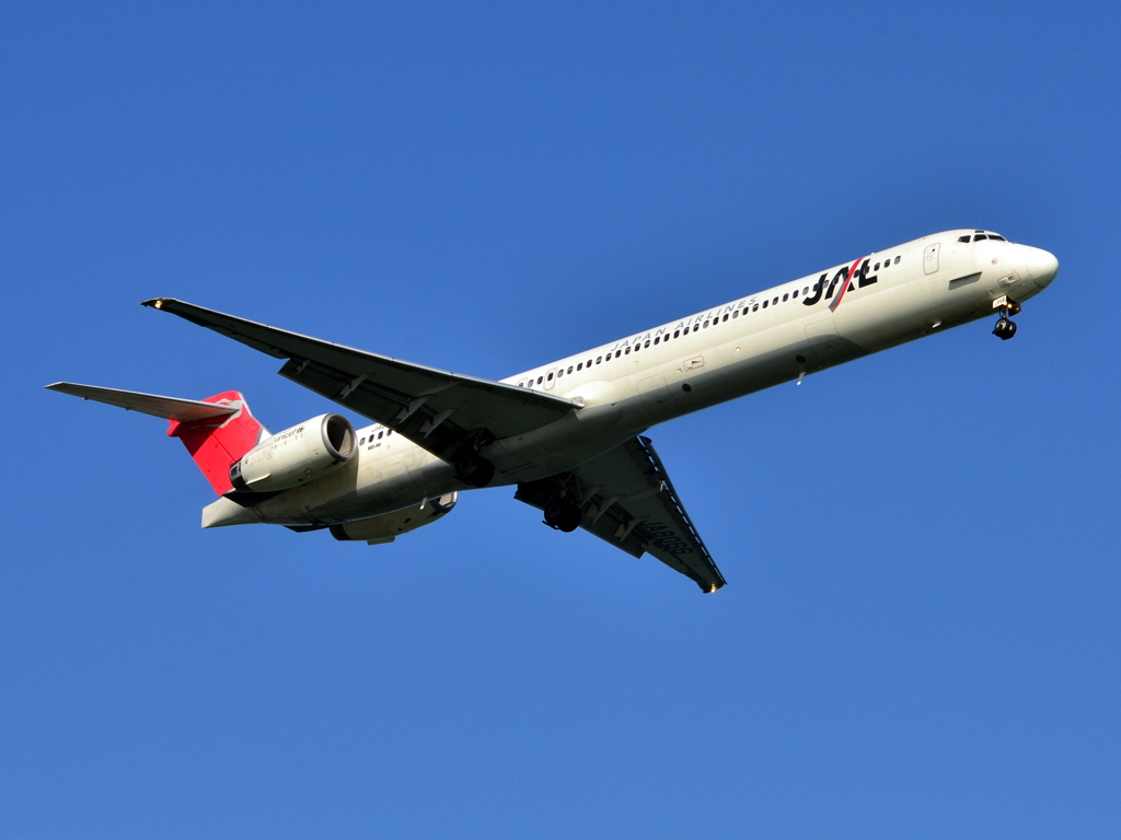JAL MD-90