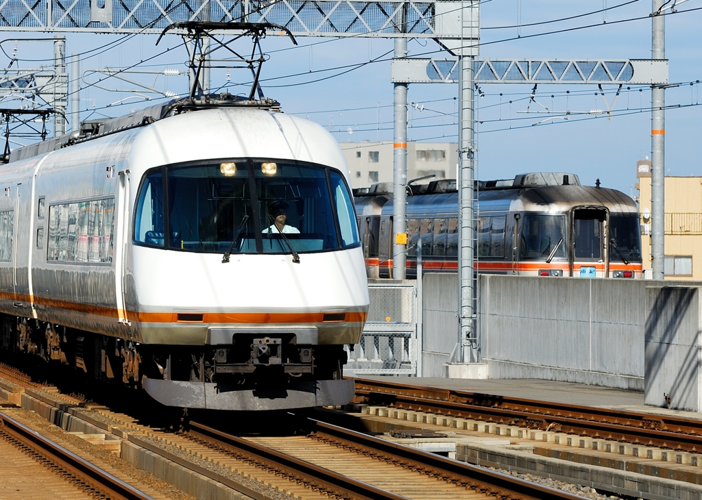 特急列車同士の競争