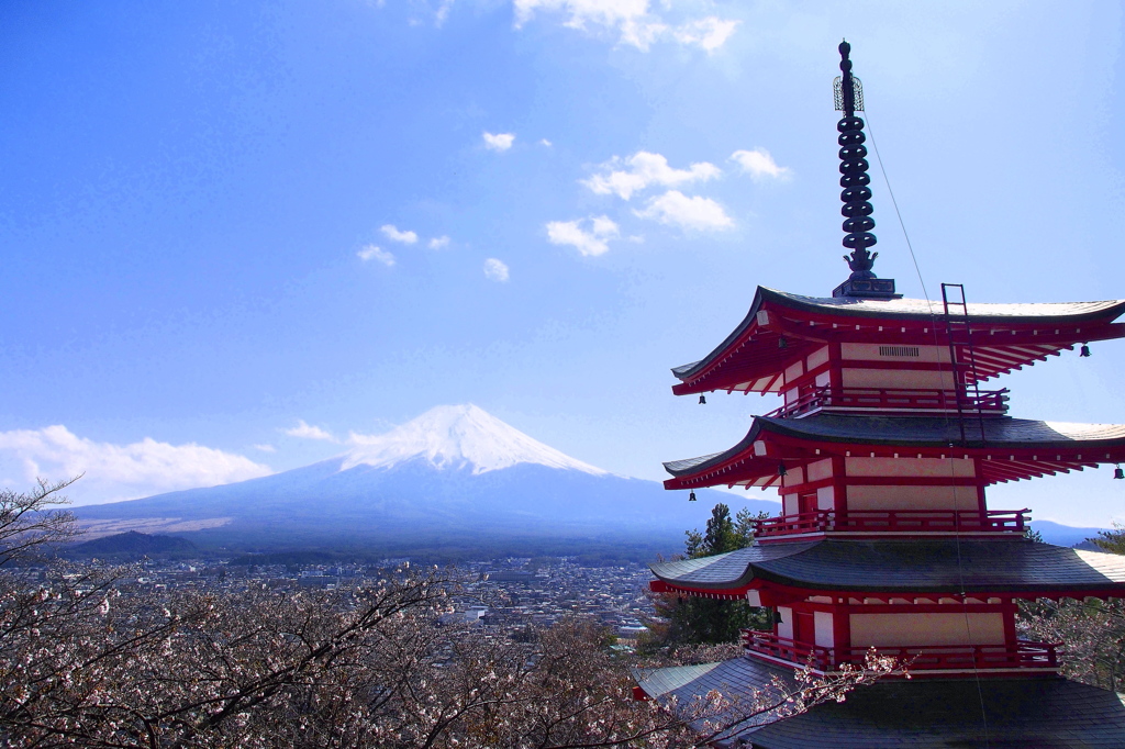 富士山と五重塔と桜