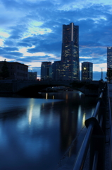 逆さランドマークタワー