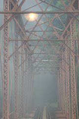 煙たがる橋梁