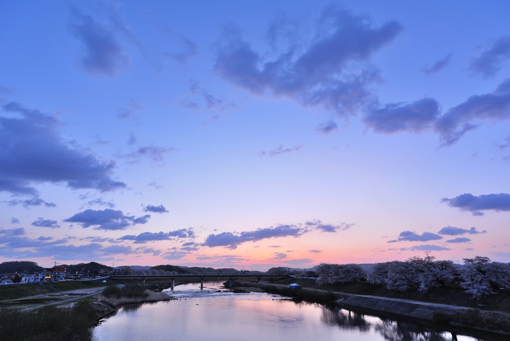 白石川の夜明け