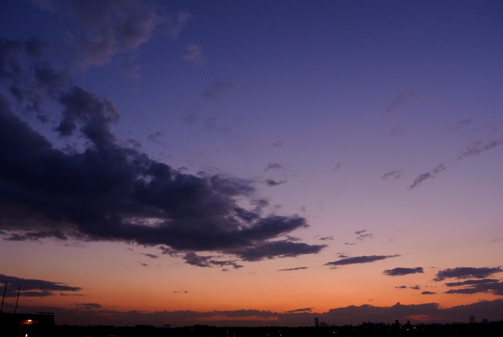 ５月１０日、夕暮れ。