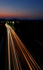 夕暮れの光跡