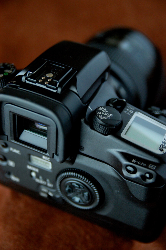 EOS 7(D100)02