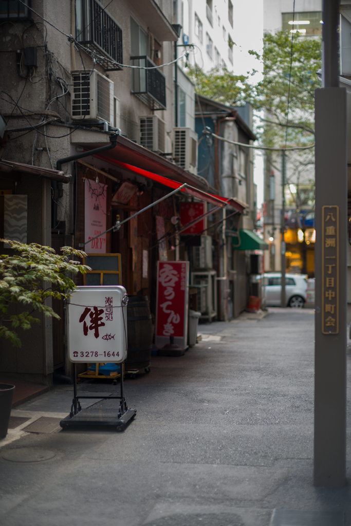 路地に入れば