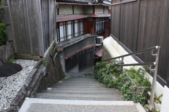 この先には