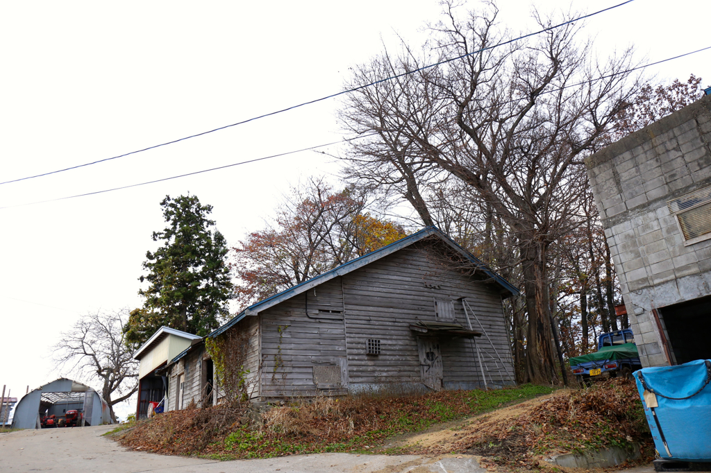 古い農作業小屋−１