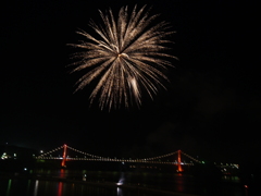 平戸大橋と花火