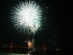 平戸大橋と花火