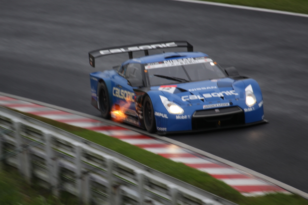 ＣＡＬＳＯＮＩＣ　ヘアピン進入 2008