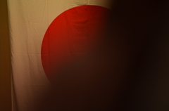 暗雲...