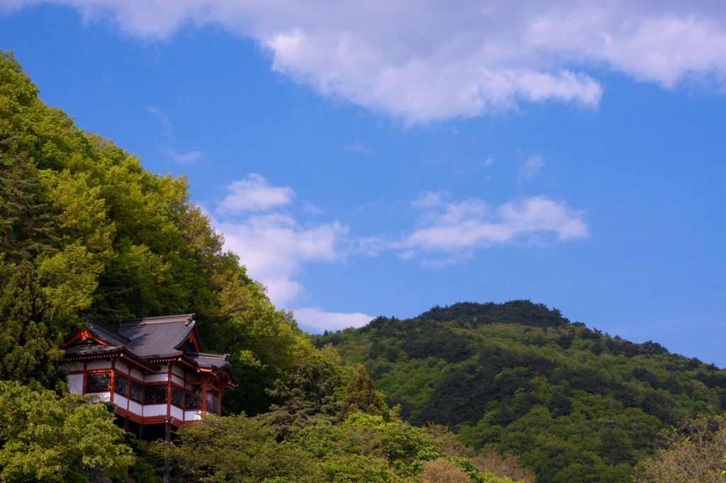 山と空と唐松観世音