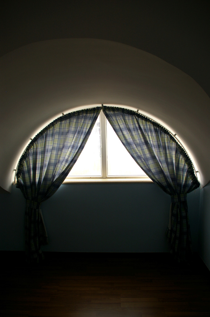 curtain shadow