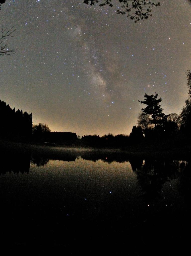 湖面にうつる夏の星