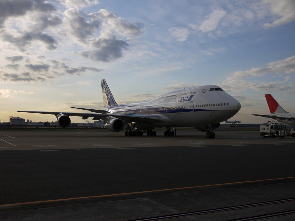 B747