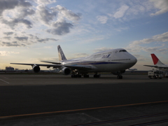 B747