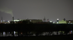 夜の工場