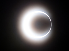 （太陽+黒点？）×月=金環日食