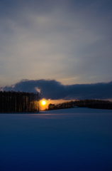 雪原と夕陽