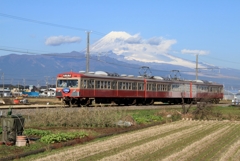 赤い電車と富士山